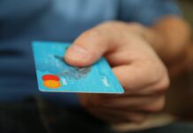 受利率上調等影響,消費者信心依舊低迷