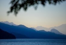 iPhone手机沉湖底半年 意外捡回竟还能用