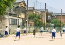 日本小学生1顿普通午餐 为何数十万人围观?