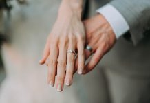 你相信夫妻之间的姻缘是命中注定的吗?
