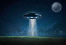英國議員曝與外星人生有一子 自己真正的母親不是人類