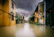 鄭州暴雨釀災 洪水來襲咋逃?