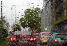 雨天怎样开车才安全?