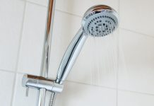 英國女子對水過敏 洗澡如同「上戰場」
