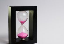 「一寸光陰一寸金」的下句是啥?很多人都念錯了