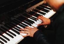 被雷劈中大難不死竟搖身一變成了音樂家