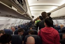 怒!飛機乘客把長髮披在椅背上 引發眾怒