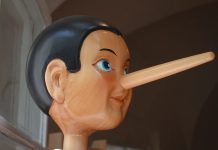一個人是否說謊?看8個小動作就知道了