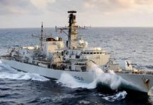 驚人時刻:英國軍艦與俄羅斯獵殺潛艇相撞