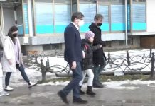 唐氏症女童遭霸凌 北馬其頓總統牽她去上學