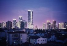 排名第1和第4的房企巨頭扛不住了……