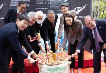 紐西蘭總理率團抵達日本 將與日本首相進行首次會晤