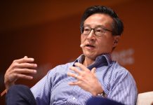 他在美高喊社會正義 卻支持中共極權政策
