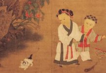 幼稚的女童學大人拜月 深藏啥道理?