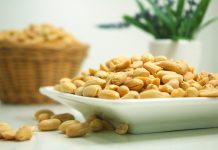 花生易升高血脂?提醒:少吃3種下酒菜
