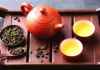 別人替你倒茶為何要「敲三下桌面」?