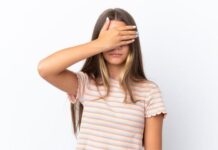 蒙上眼睛的女孩為甚麼能看見東西?(圖)