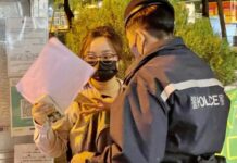 香港内地生独自维园示威:勇气来自国内同胞