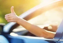 為啥聰明人開車只開一個窗?老司機:都是經驗