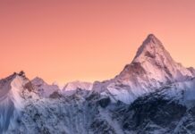 爬一次「世界高峰」珠峰到底要花多少錢?