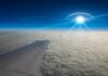 飞机乘客看见UFO分成6个光点后消失(图)