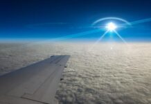 飛機乘客看見UFO分成6個光點後消失(圖)
