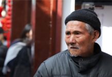 中国老人跟子女移民后傻眼:国外咋这样?