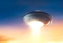 追逐小孩的UFO 走出数个外星人(图)