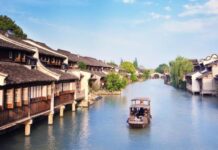 肉眼看不见的空间 有神灵在看着人(图)