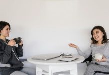 婉拒別人挖隱私!3個「技巧」讓你高情商迴避