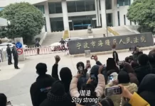 千人齊聚法院聲援「小洛熙」 家屬鞠躬跪謝令人動容