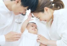 孩子從小「跟誰睡」好?自己睡好?